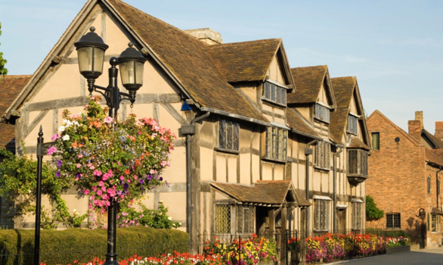 Tour of Oxford Stratford and Cotswolds with Guide Musement