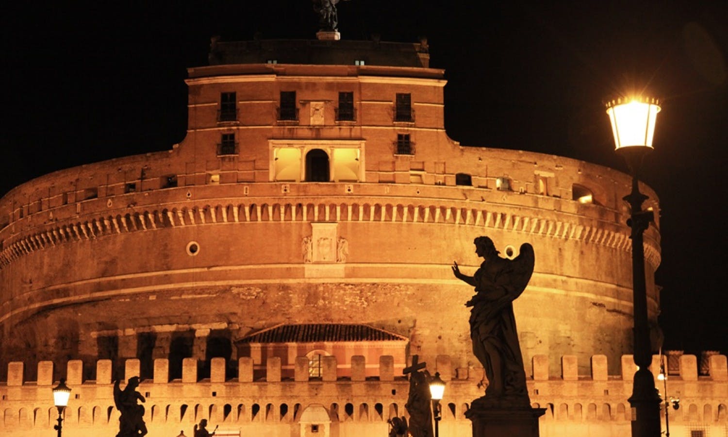 Visita guiada a pé sobre os fantasmas e mistérios de Roma