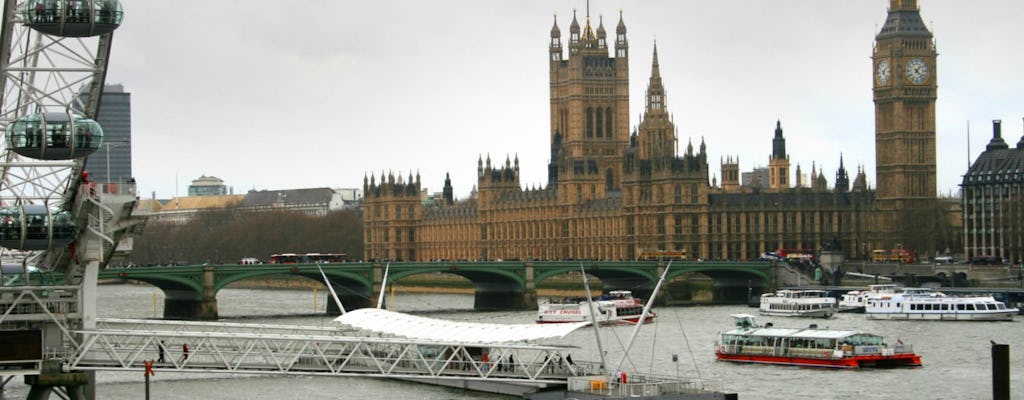 London from banks of the Thames: walking tour