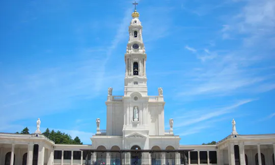 Excursión de día completo a Fátima y Coimbra