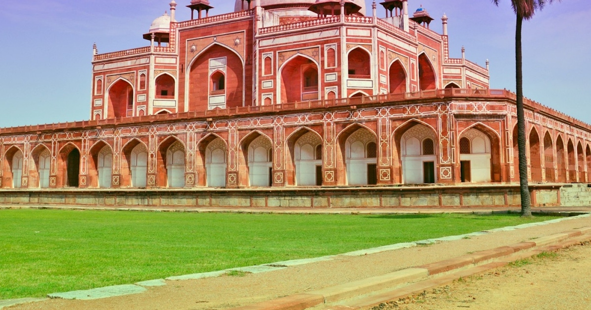 Get Lost in India’s Capital: Between Old and New Traditions of Multicultural Delhi
