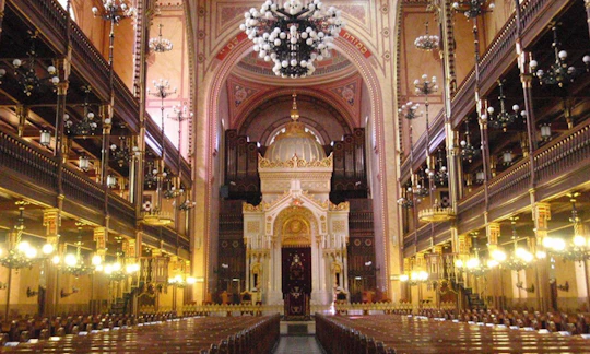 A Journey through Jewish Budapest with a Historian