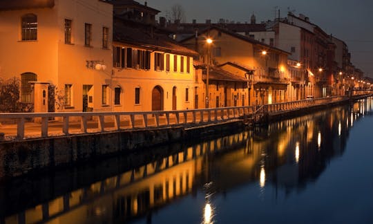 Recorrido a pie privado STEP por los canales Navigli de Milán con un guía local