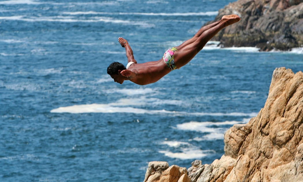 Cliff Divers Show at La Quebrada musement
