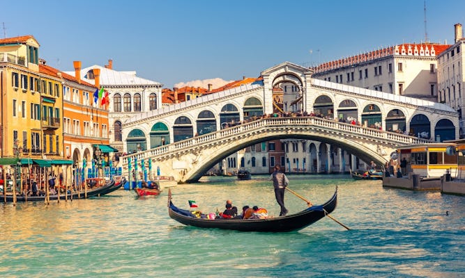 Klassische Gondelfahrt in Venedig