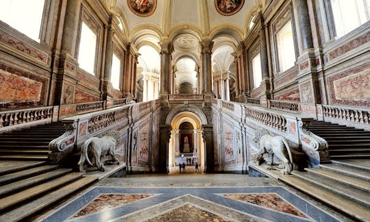 Visite Iconic Insiders du palais royal de Caserte en petit groupe avec un guide local