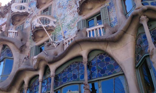 Casa BatllĂł: Skip The Line Tickets and Lunch