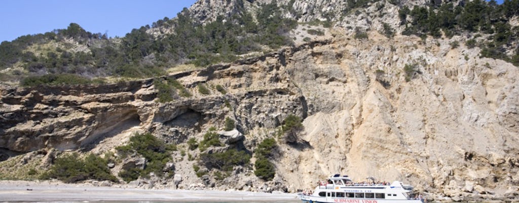 Paseo en barco desde el puerto de alcudia a la playa de formentor.