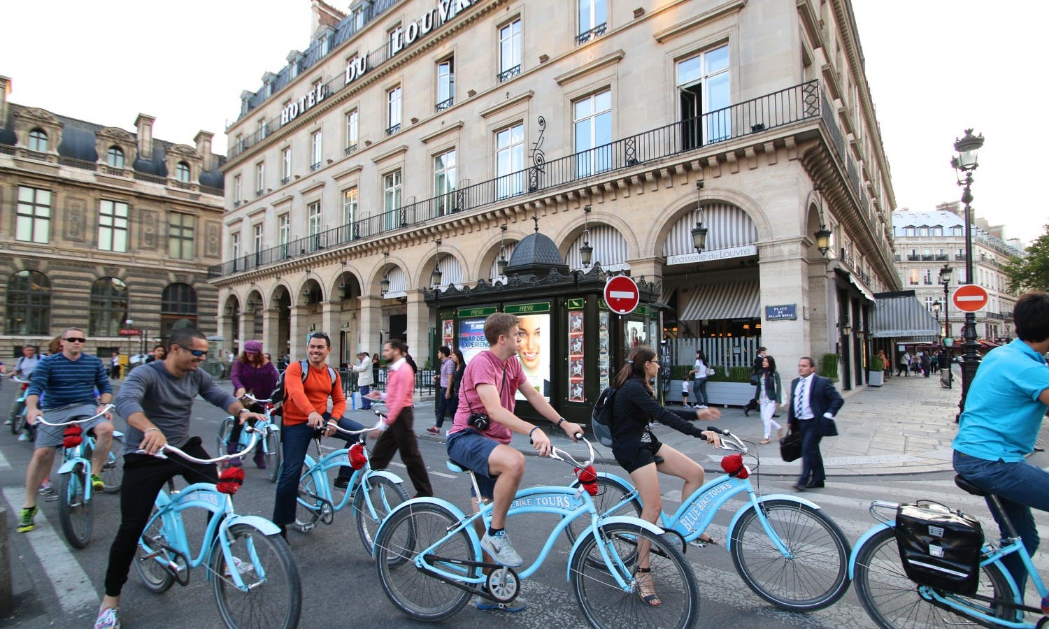 Visite à vélo nocturne de Paris et croisière sur la Seine