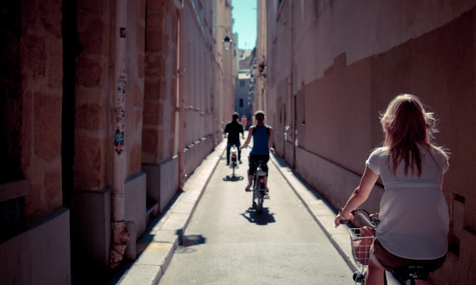 Tour en bicicleta electrónica por París: encantos, secretos e historias