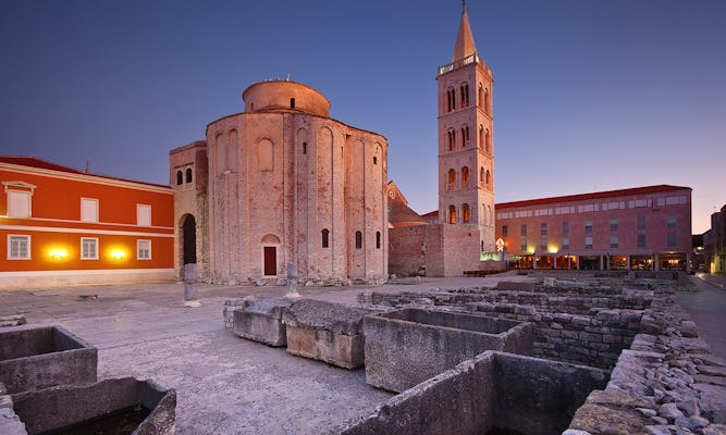 Recorrido a pie por Zadar: órgano marino y foro romano