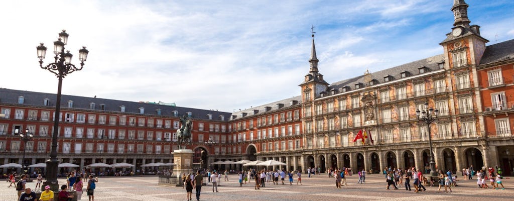 Visita privada pela Madrid dos Habsburgos com guia local