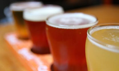 La cerveza hace que la historia sea mejor: visita guiada a pie en Toronto