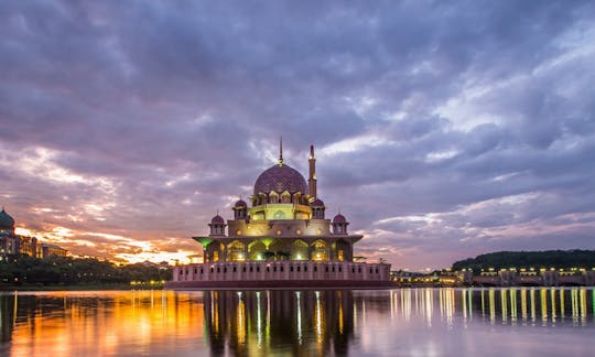Private half-day Putrajaya tour with lake cruise