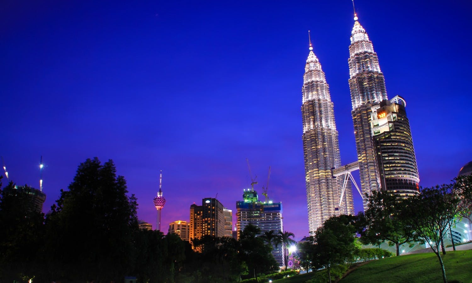 Round-trip airport transfers with free Petronas Twin Tower tickets