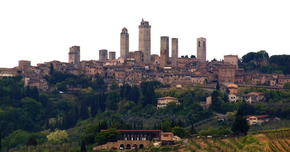 SMALL MEDIEVAL VILLAGES  Colle Val D’Elsa Monteriggioni and Castellina in Chianti