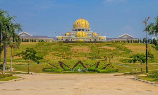 Куала-Лумпур со смотровой площадкой башен-близнецов Петронас и частной экскурсией по пещерам Бату