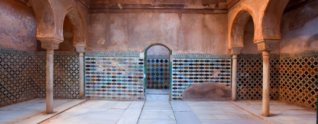 Visita guiada a la Alhambra con entrada a los baños árabes