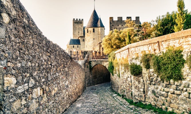 Entradas para o Château Comtal na cidade fortificada de Carcassonne