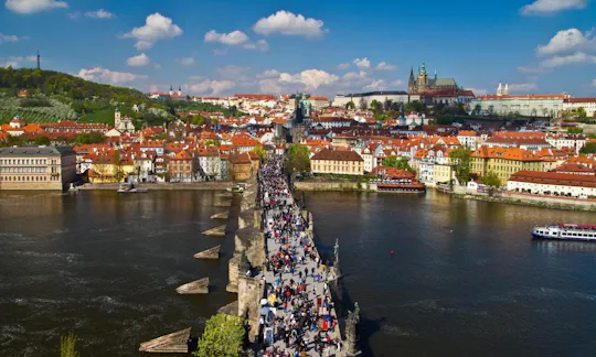 Recorrido por la ciudad de Praga con crucero por el río Moldava