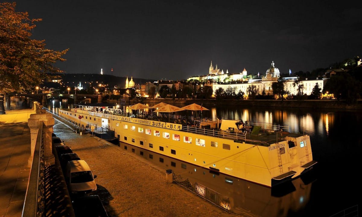 Dinercruise in Praag met hotelvervoer
