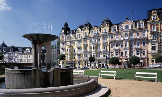 Excursión a las ciudades balneario de Karlovy Vary y Mariánské Lázně desde Praga