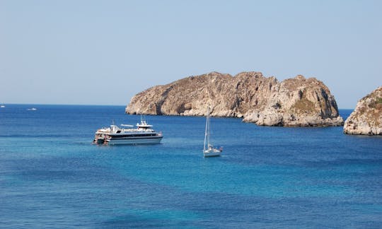 Excursión en barco de un día a Mallorca con comida y bebidas