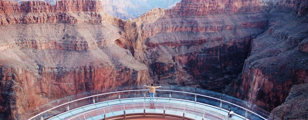 Bustour naar Grand Canyon West Rim met fotostop bij de Hoover Dam en ticket voor de Skywalk