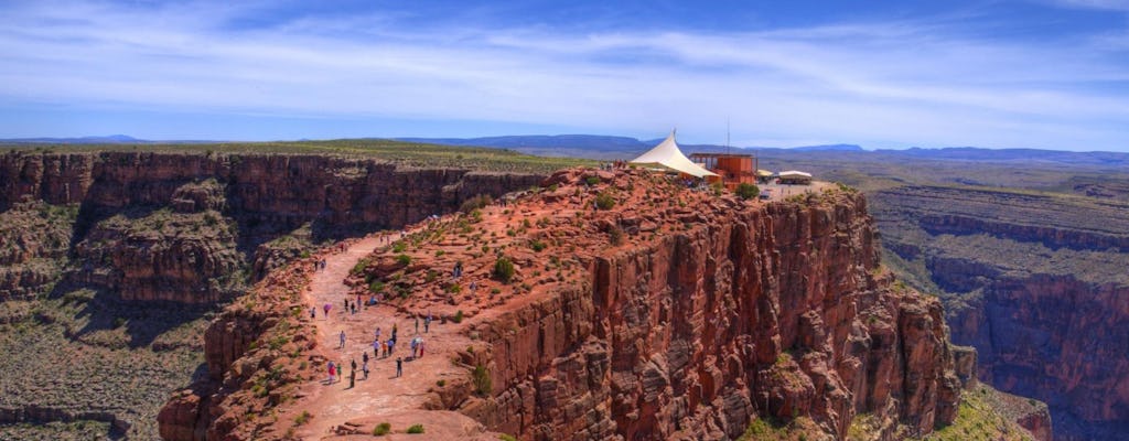 Excursão de ônibus pelo Grand Canyon West Rim com parada para fotos na Hoover Dam, helicóptero e ingresso para a Skywalk