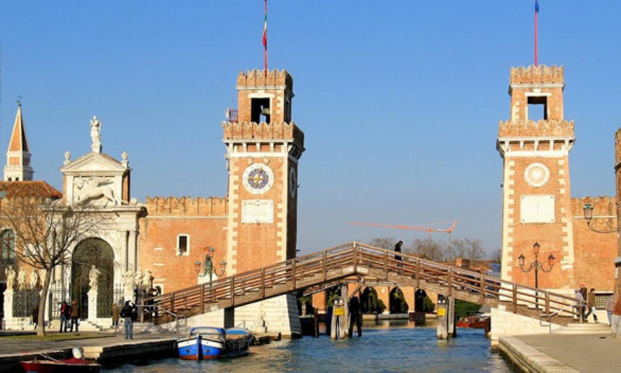 Secret corners: hidden Venice walking and motorboat tour