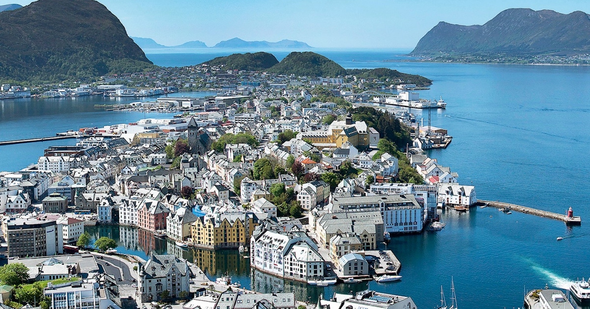 Alesund: What to Do, What to Book, and How to Plan It (Tips + FAQ)