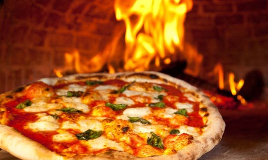 Lezione di preparazione della pizza a Taormina