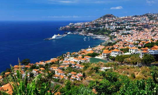 Hop-on-Hop-off-Bustickets für Funchal