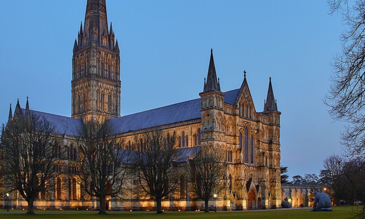 Windsor, Bath, Stonehenge and Salisbury Tour with Traditional Christmas Lunch