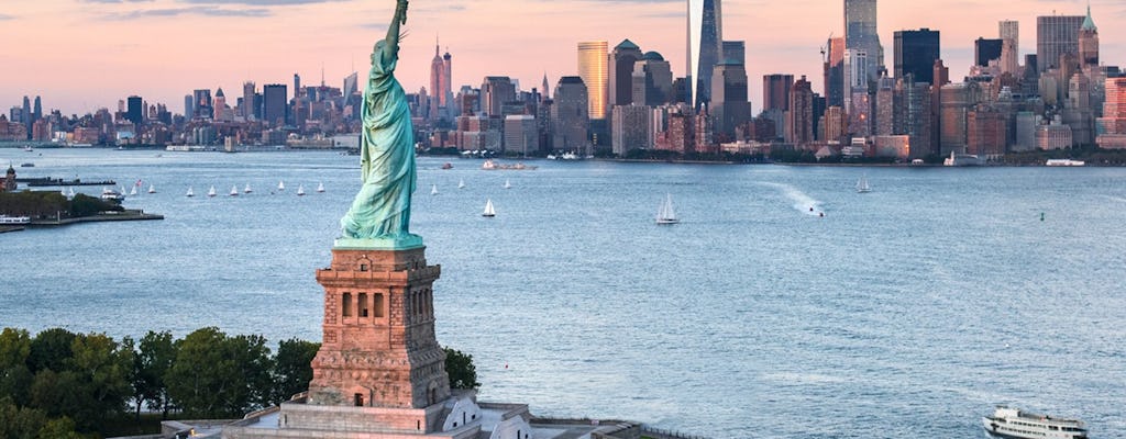 New York City landmarks sightseeing cruise with tour guide