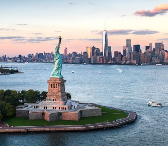 Croisière autour des monuments de New York avec un guide touristique