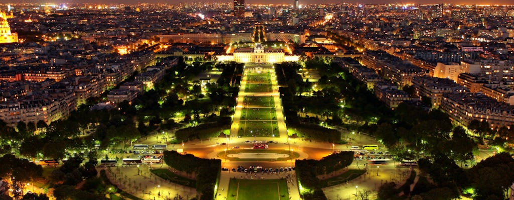 Visita vip nocturna a la Torre Eiffel con acceso al mirador de la 2ª planta y crucero con champán por el Sena