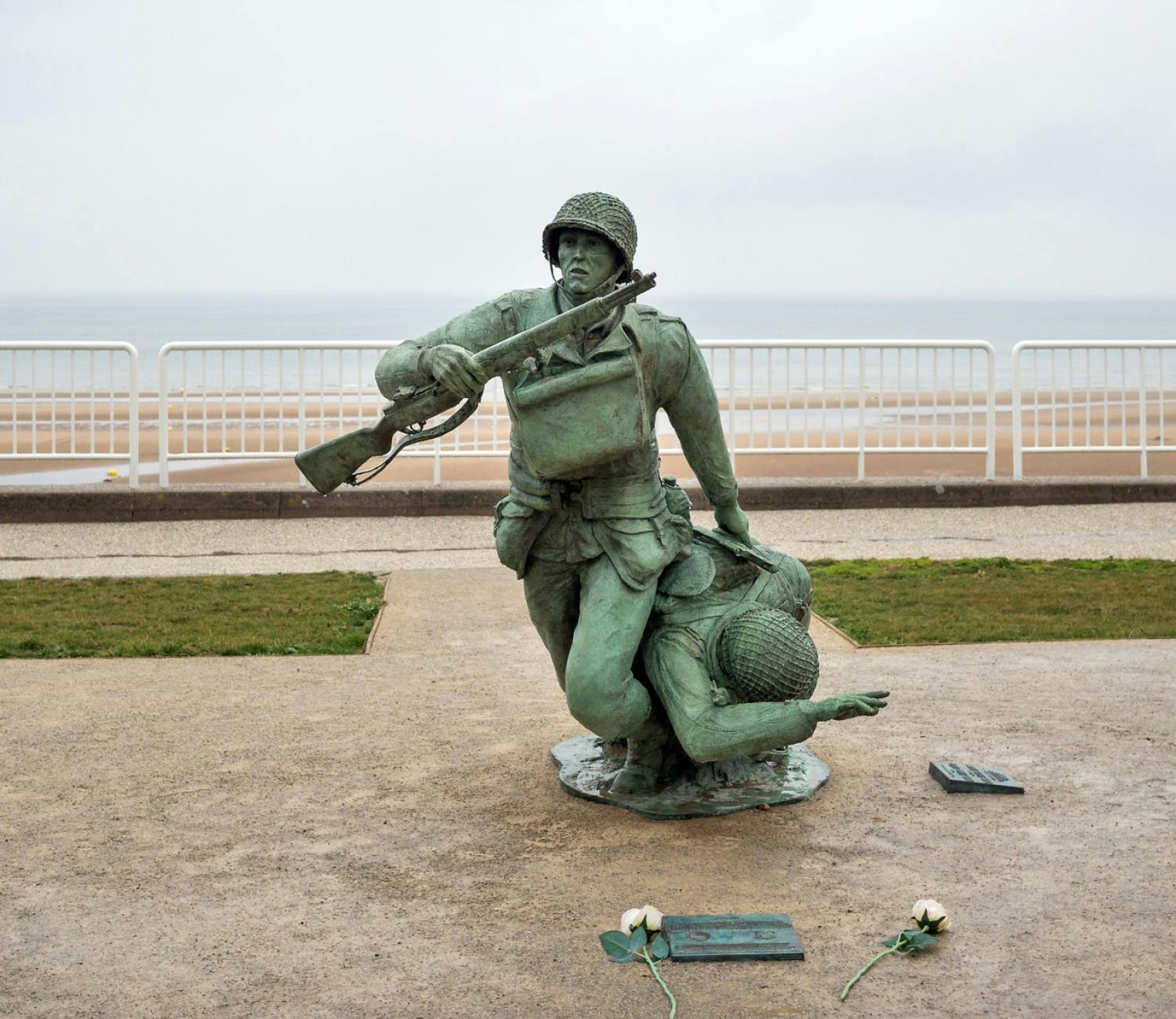 Small group excursion to the D-Day sites with lunch and minibus from Paris