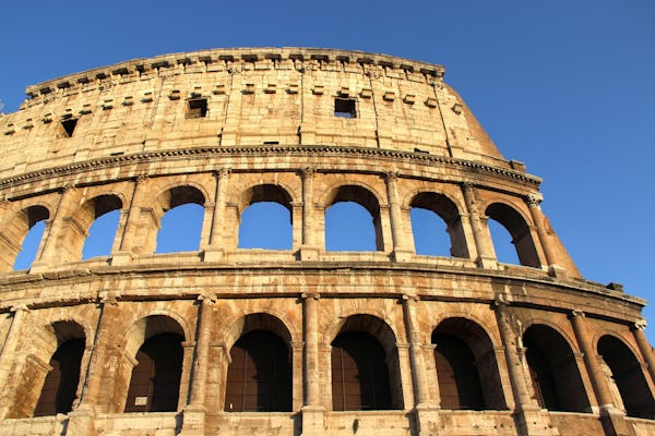 Visita guiada pelo Coliseu com acesso à arena, pelo Fórum Romano e pelo Monte Palatino