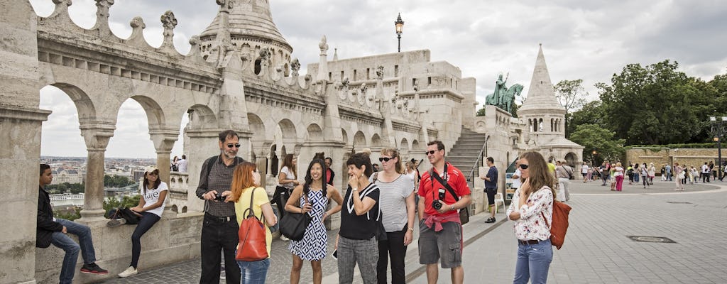 Paseo por el distrito del castillo de Budapest con entrada a la iglesia de Matías