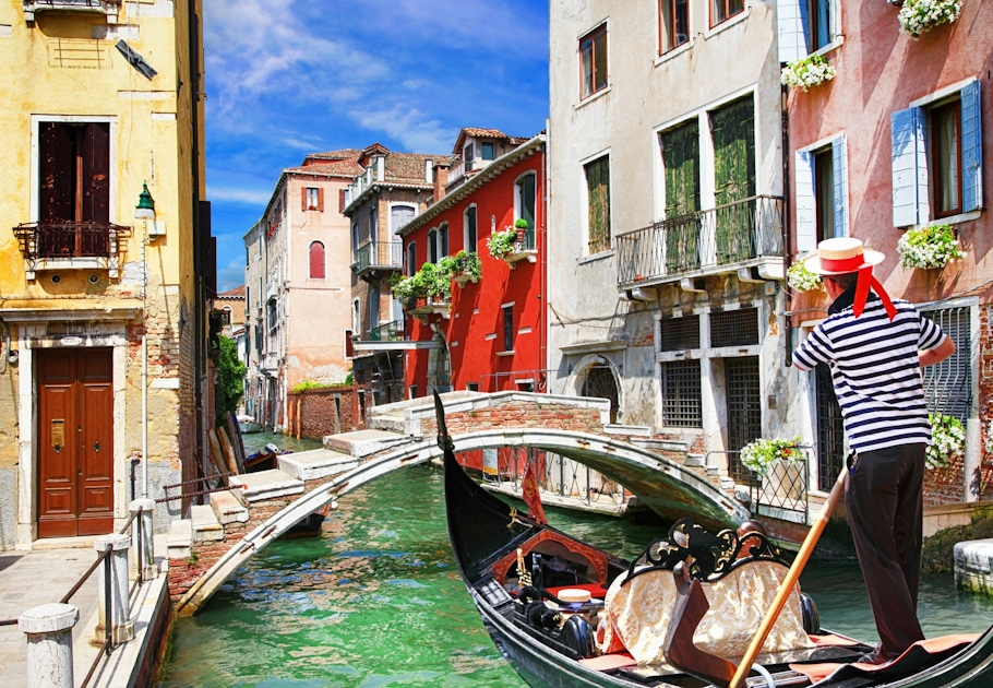 Gondola ride experiences and tours in Venice musement