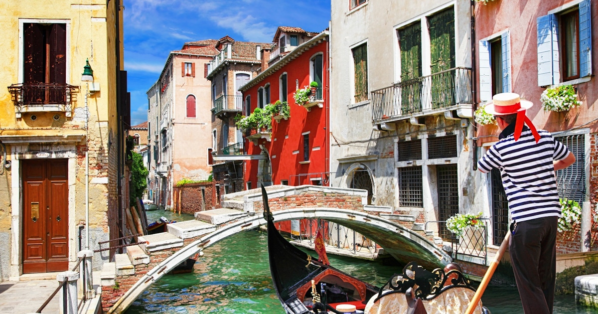 Gondola ride experiences and tours in Venice Gondola ride experiences and tours in Venice