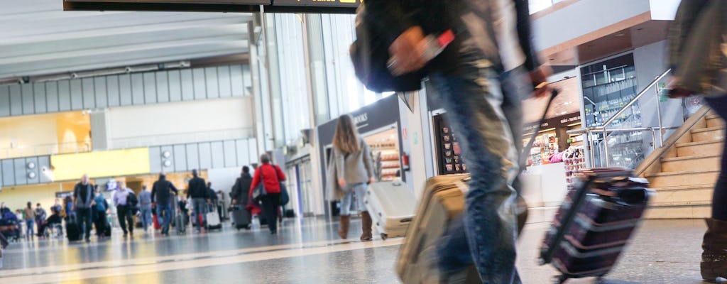 Trasporto privato su veicolo di lusso tra l'aeroporto di Fiumicino e Roma