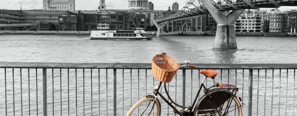 Passeio de bicicleta pelo rio Tâmisa