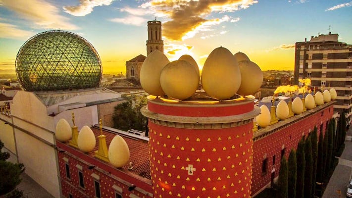 Girona en Figueres tour vanuit Barcelona met geleid bezoek aan Dalí Museum voor kleine groepen
