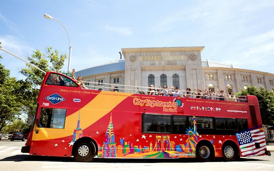 Tour di Manhattan in bus hop-on hop-off e traghetto per Liberty Island