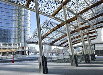 Tour di Milano con piazza Gae Aulenti e stazione ferroviaria centrale Tour di Milano con piazza Gae Aulenti e stazione ferroviaria centrale