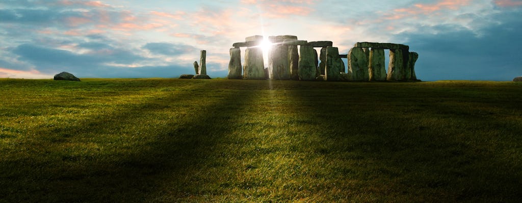 Excursión privada a Stonehenge al amanecer o atardecer con Bath y Lacock