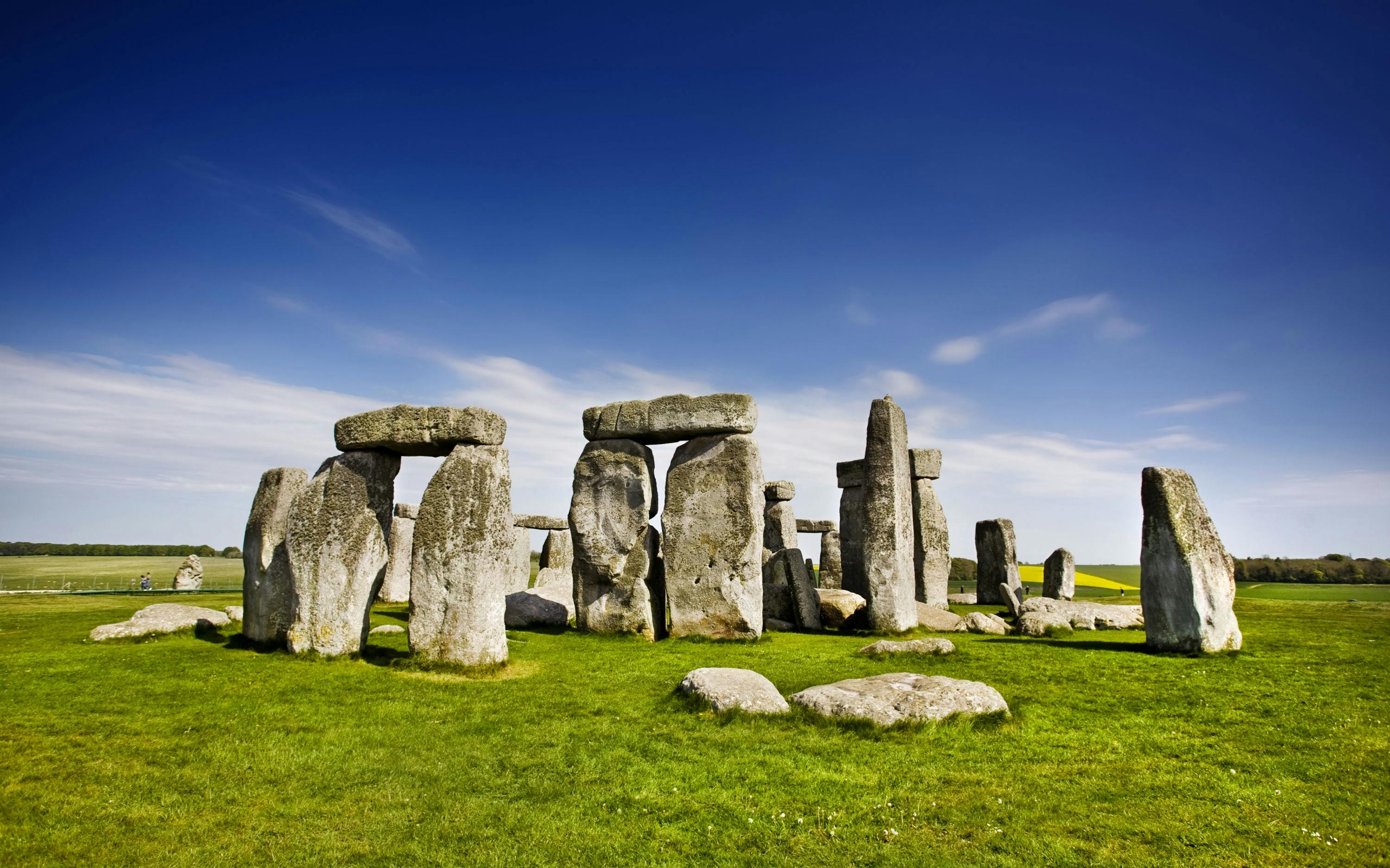 Stone england. Мегалитические сооружения Стоунхендж. Стоунхендж, графство Уилтшир, Англия. Кромлех Стоунхендж. Англия камни Стоунхенджа.