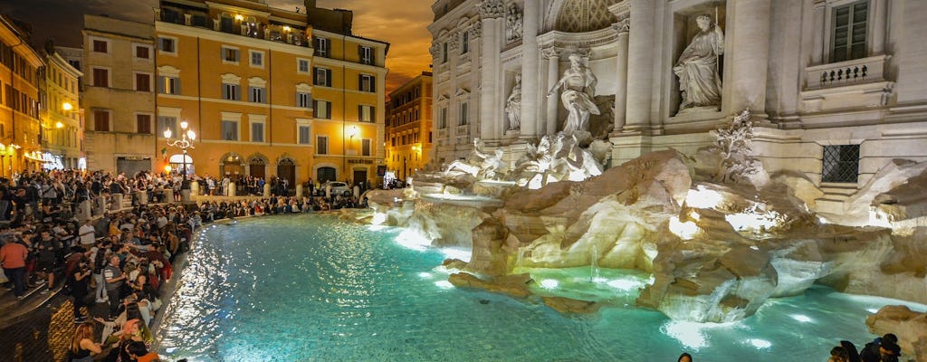 Tour noturno pela Roma iluminada com vinho e aperitivos